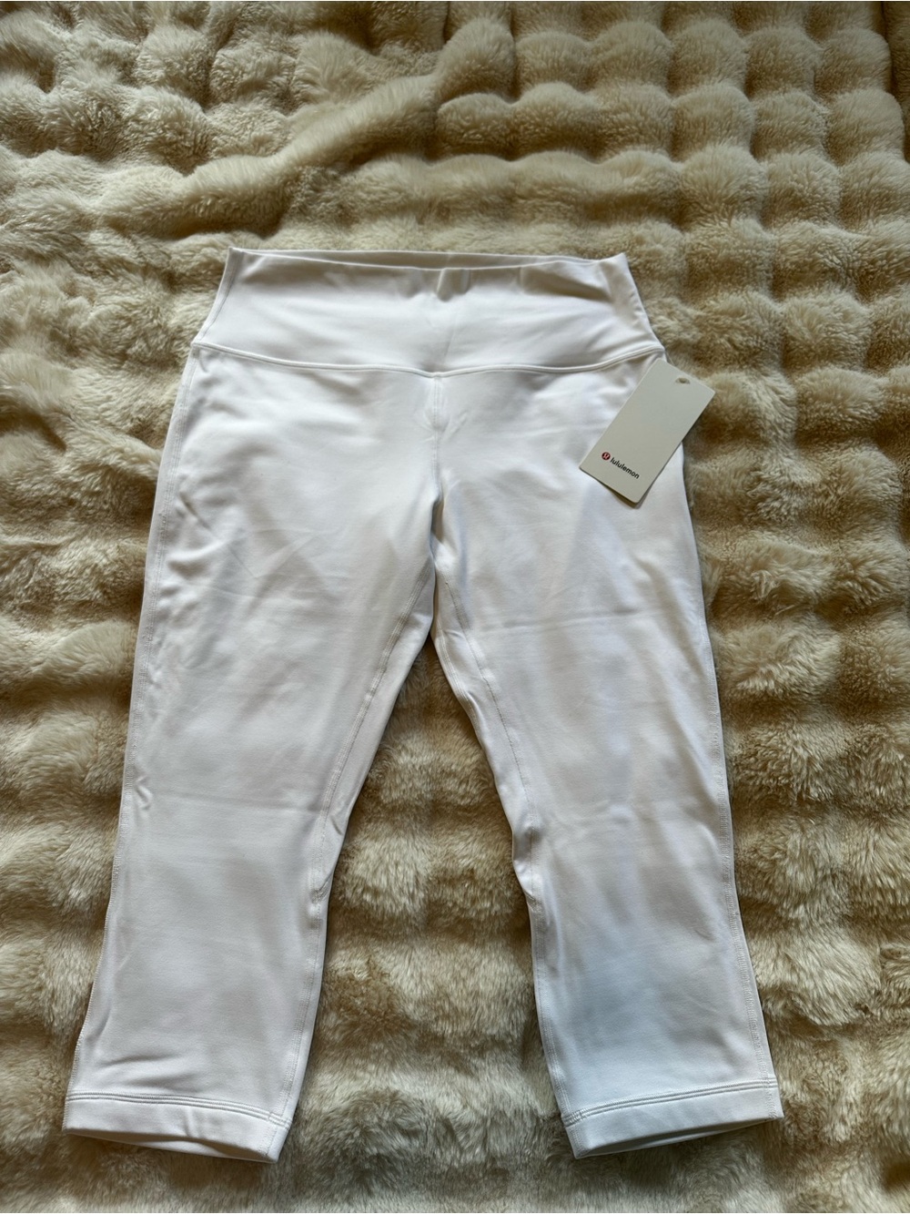 Lululemon women’s athletica white cropped leggings